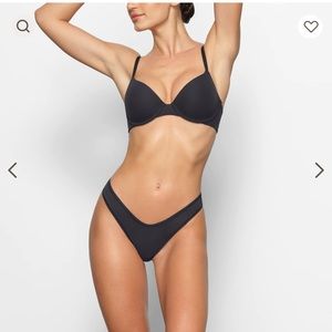 SKIMS Underwire Tshirt Bra 42C (BR-UWR-2294)